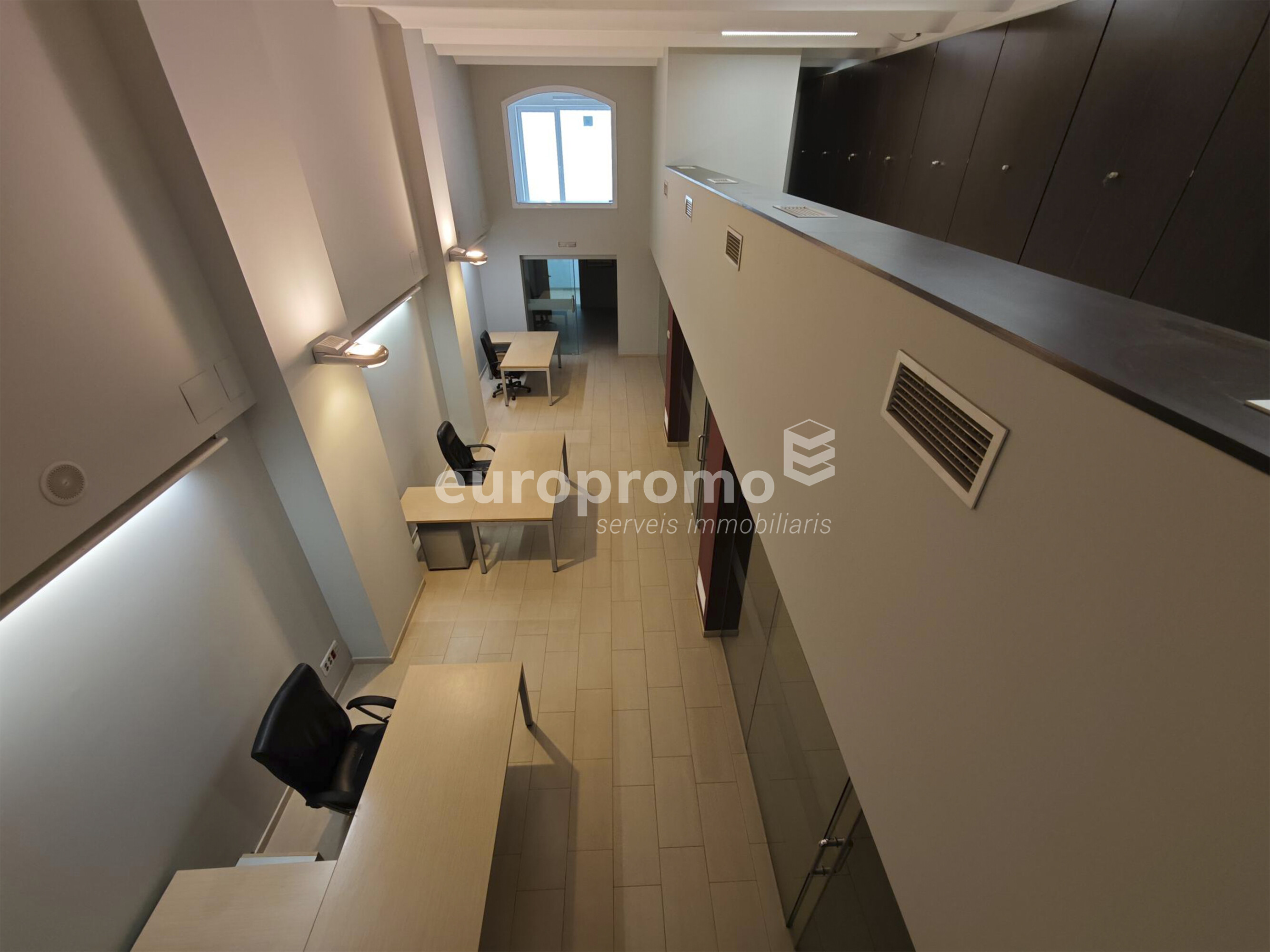 Local de 400m2 situat al centre de Girona!